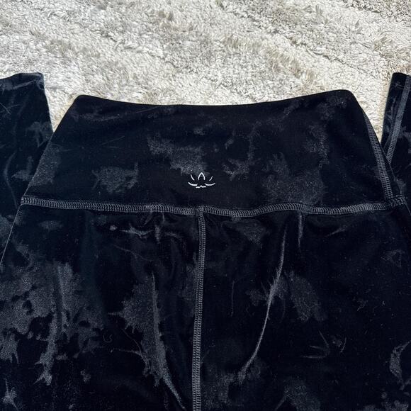 Beyond Yoga Velvet Pattern Leggings - Picture 3 of 5